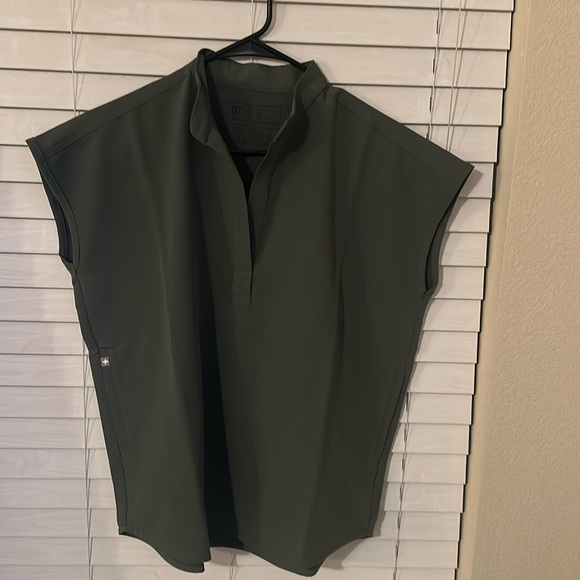 Figs women’s moss Rafaela oversized scrub top - Picture 1 of 2